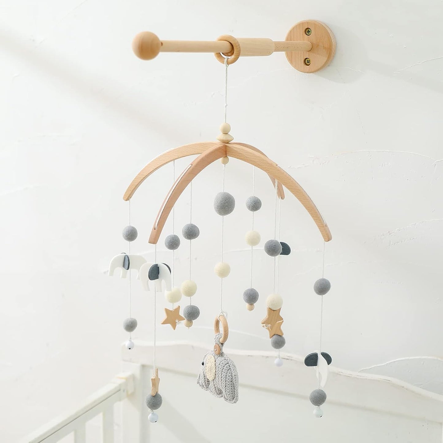 Mobile wall mount – flexible and stable suspension for your baby mobile!
