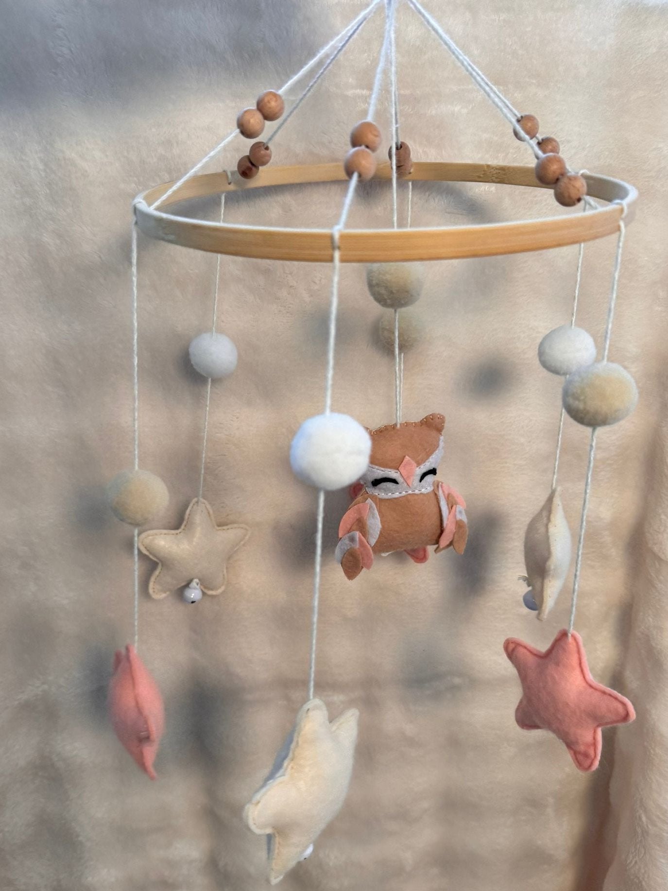 Sterneneule Mobile – Magische Babyzimmer Dekoration mit Glöckchen