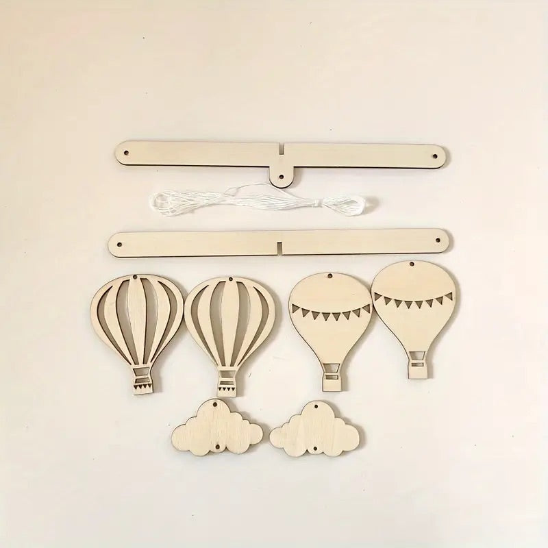 Holz Ballon Mobile – Schlichte Babyzimmer Dekoration mit Ballon aus Holz