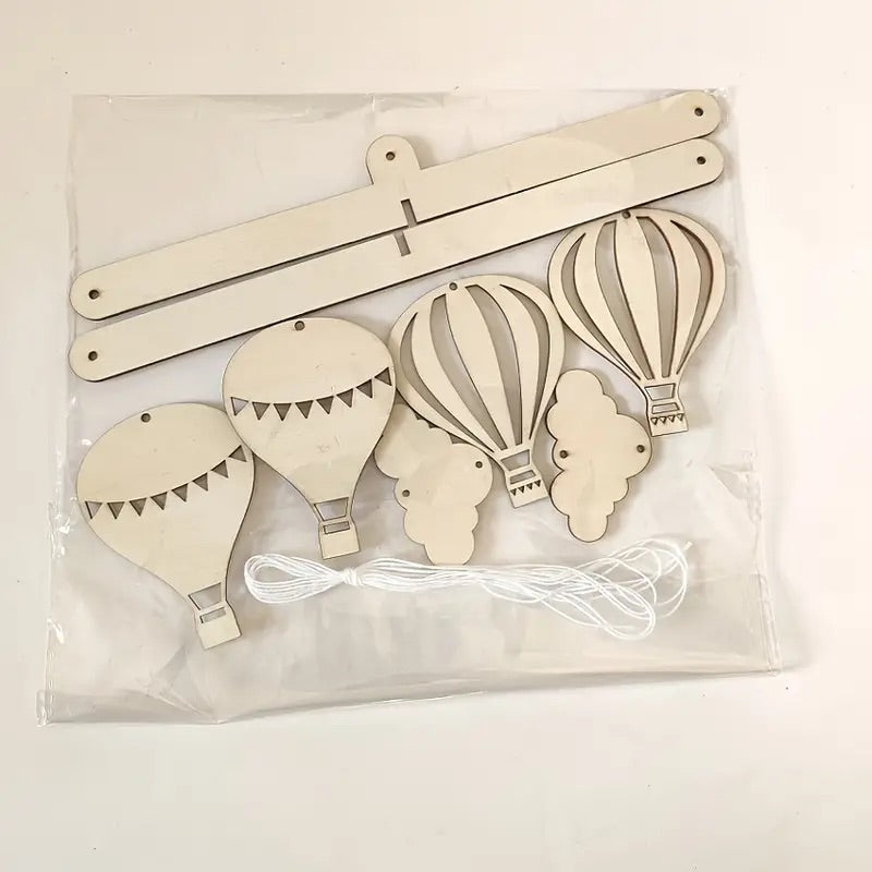 Holz Ballon Mobile – Schlichte Babyzimmer Dekoration mit Ballon aus Holz