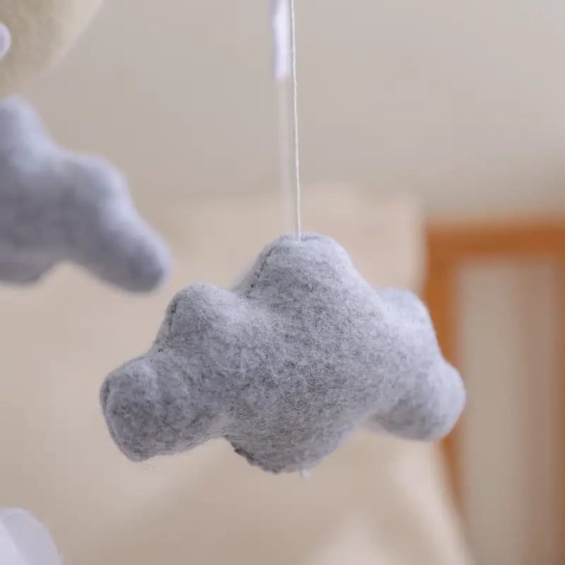 Weißmond Mobile – Traumhafte Babyzimmer Dekoration mit Mond, Sternen und Wolken